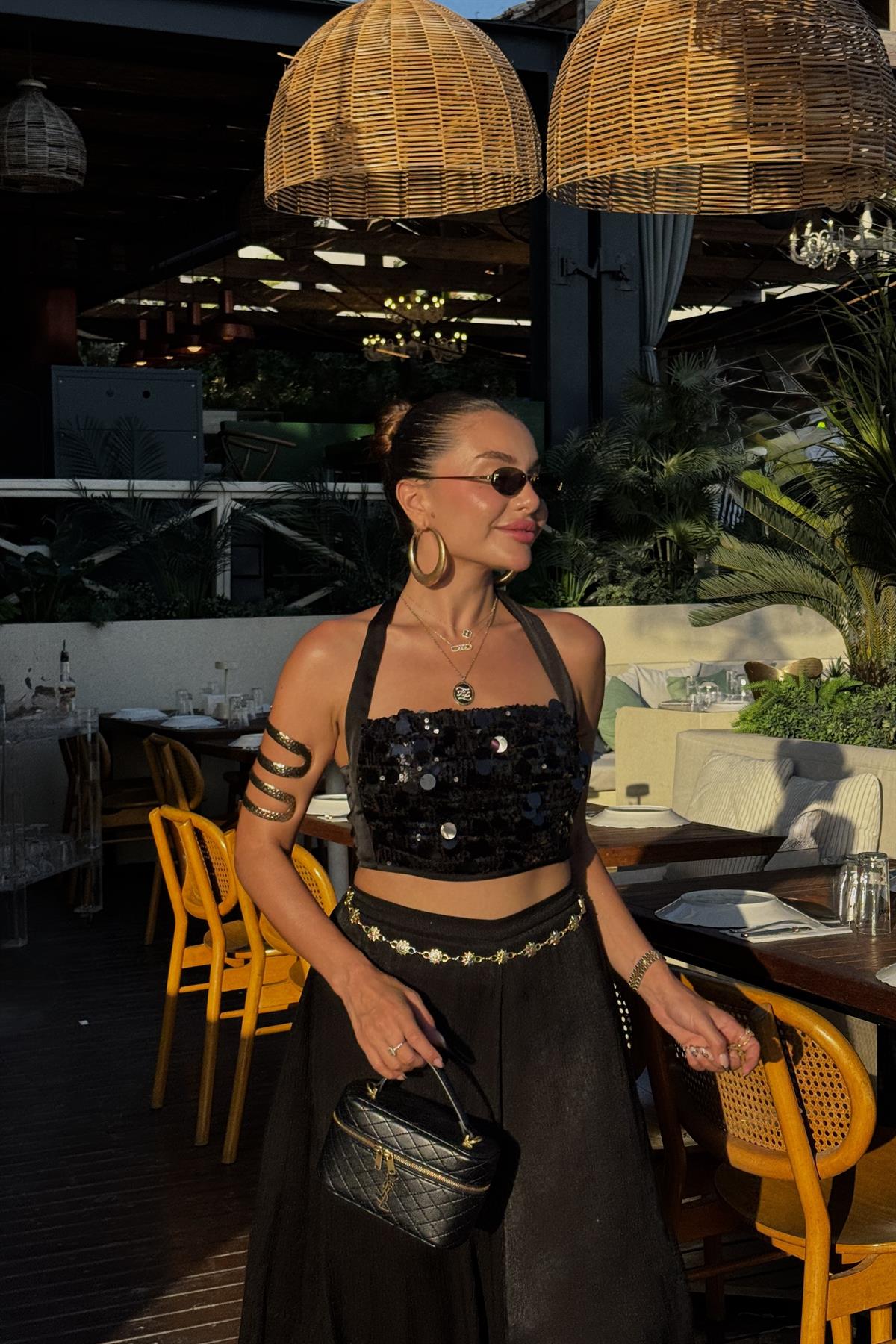 Noctera Siyah Payet Boyundan Bağlamalı  Bluz 