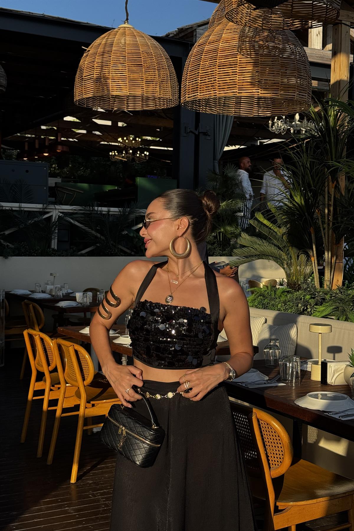 Noctera Siyah Payet Boyundan Bağlamalı  Bluz 