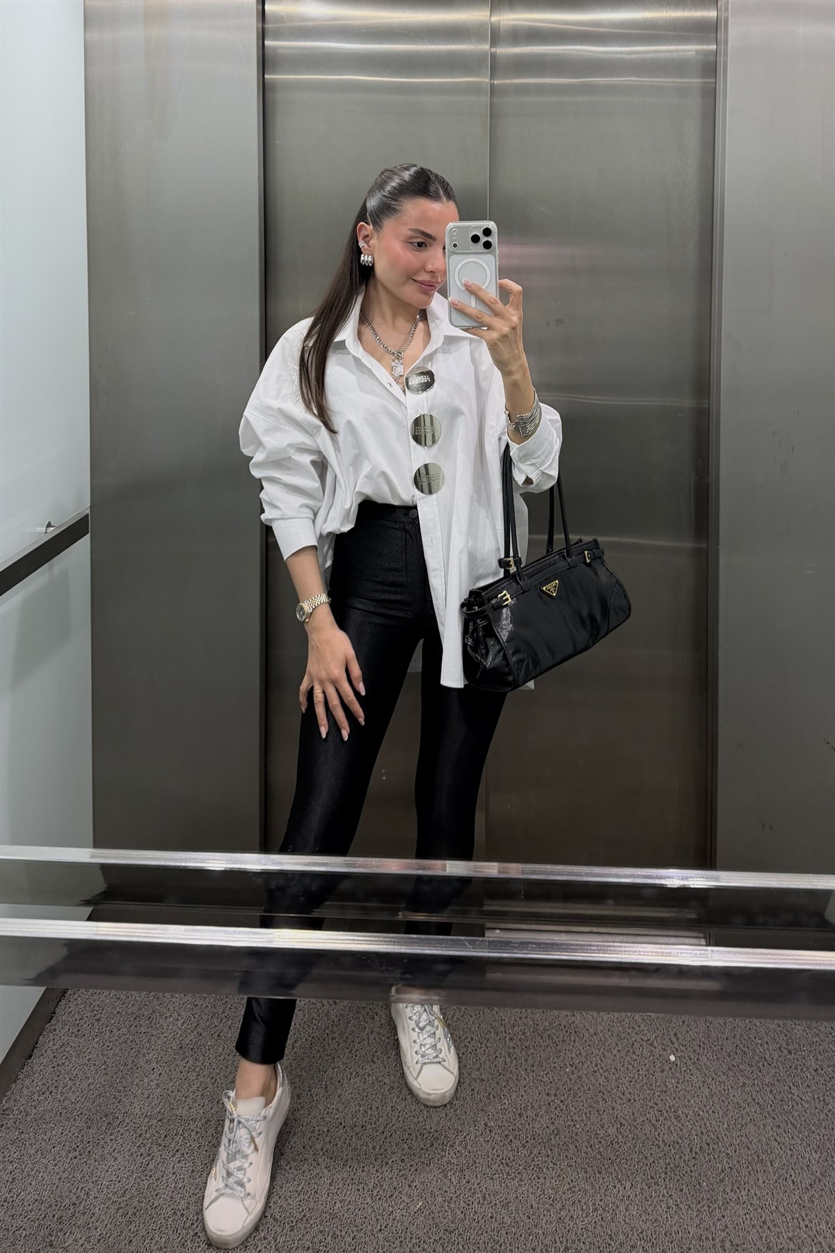 Number Beyaz İthal Metal Aksesuarlı Gömlek