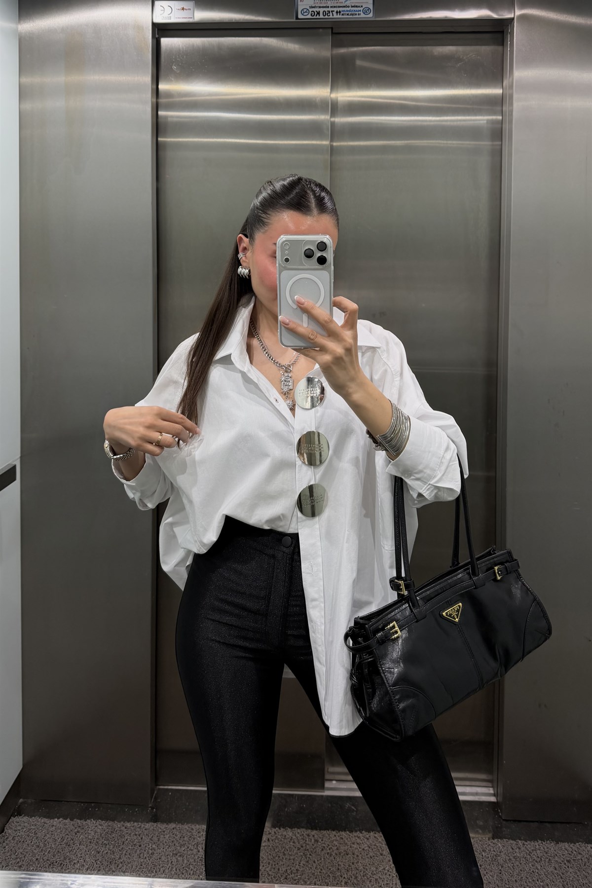 Number Beyaz İthal Metal Aksesuarlı Gömlek