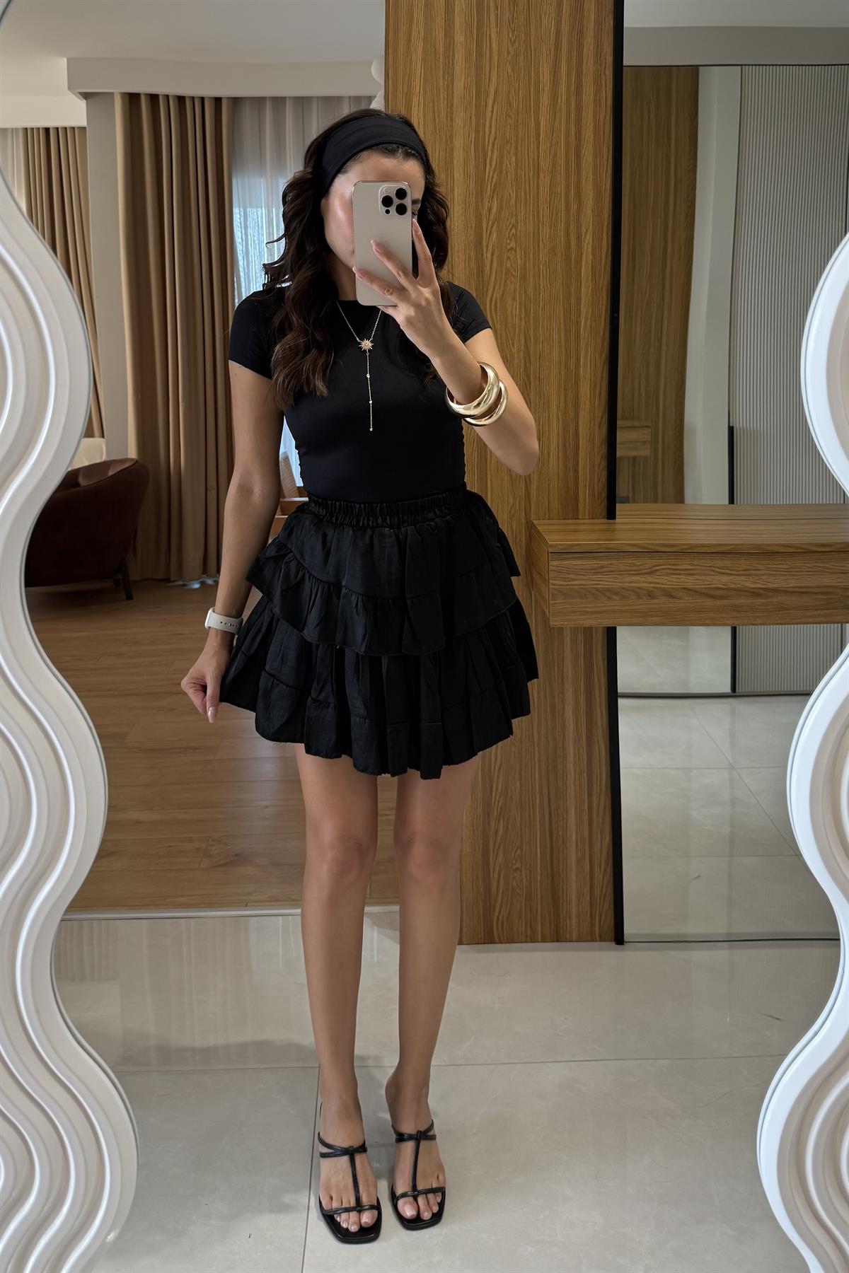 Nyra Siyah Kat Kat Şort Etek