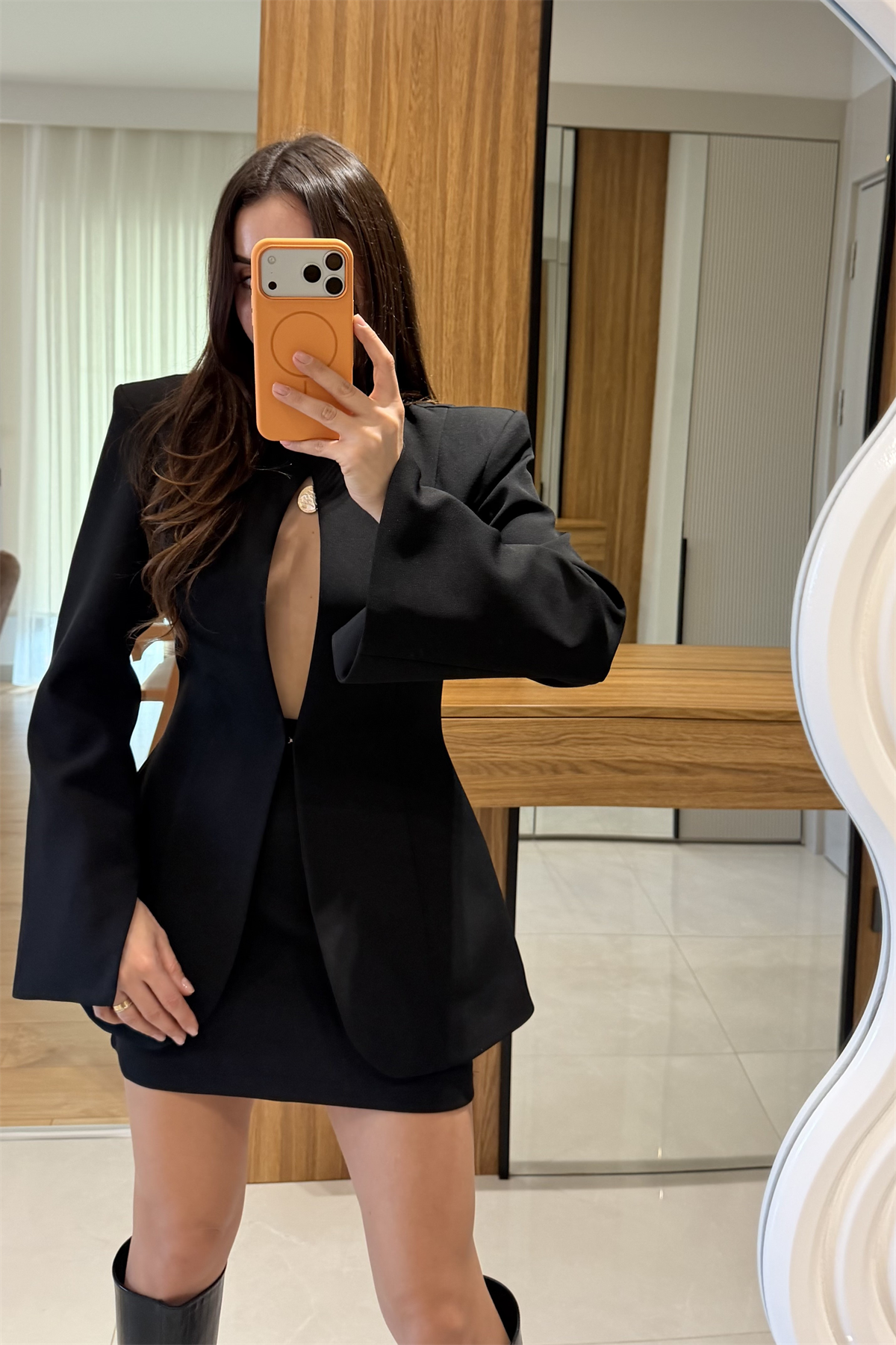 Nysia Siyah Göğüs Pencere Detaylı Takım