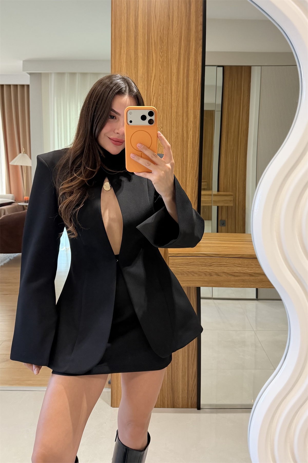 Nysia Siyah Göğüs Pencere Detaylı Takım