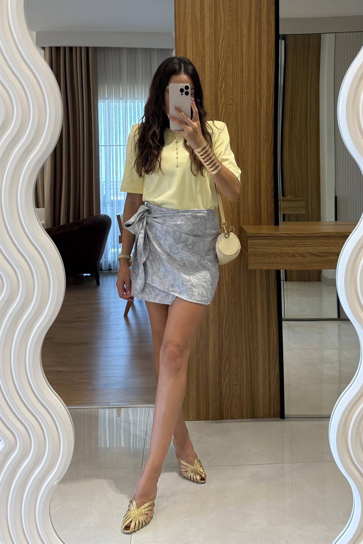 Olga Parlak Dokulu Gri Etek