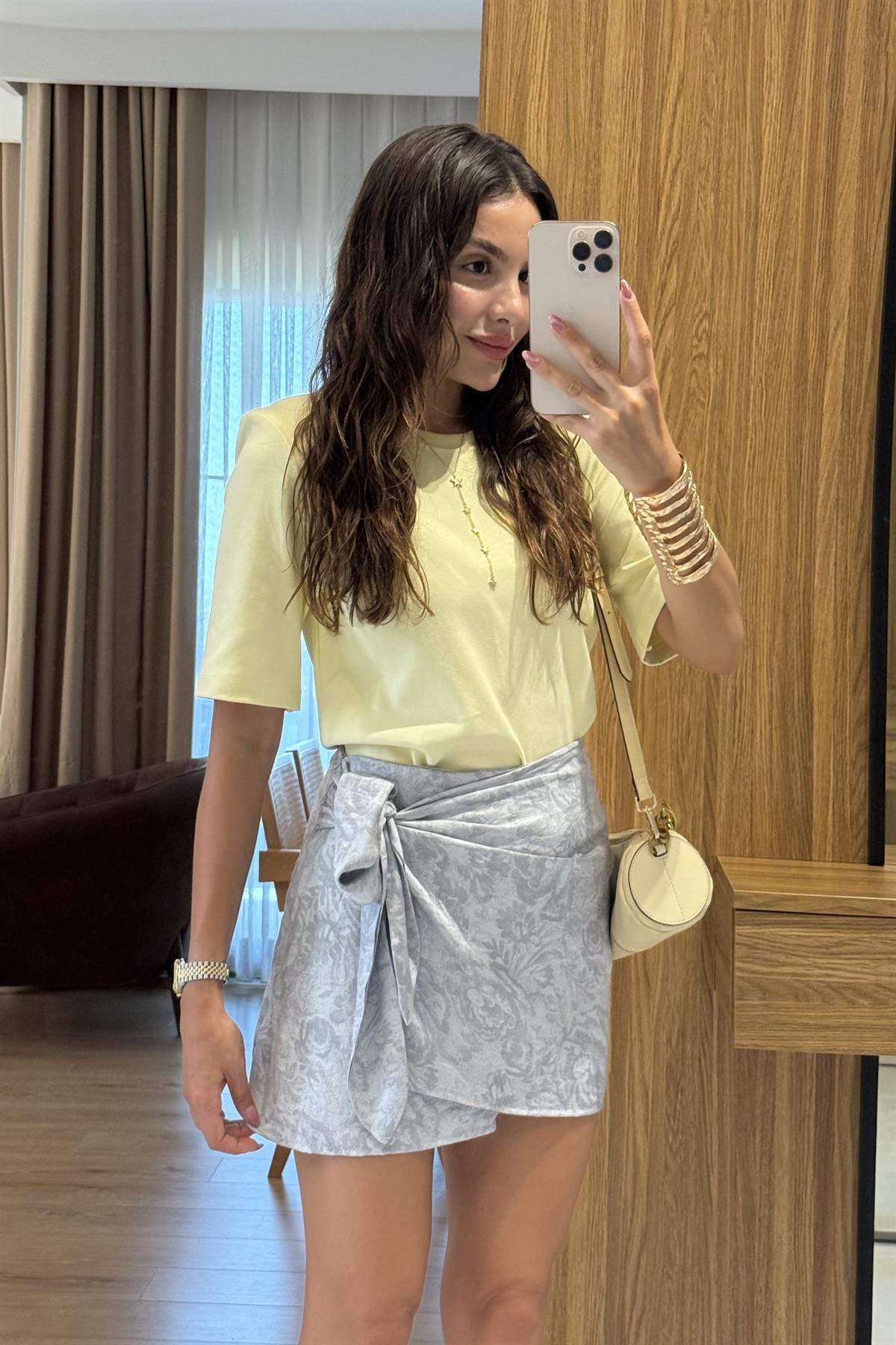 Olga Parlak Dokulu Gri Etek