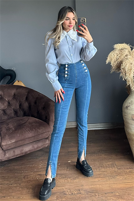 Önü düğme detaylı midblue yırtmaçlı jean