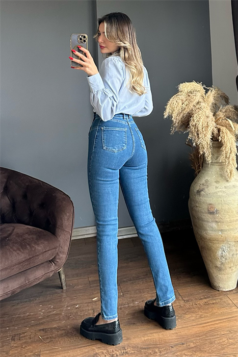 Önü düğme detaylı midblue yırtmaçlı jean