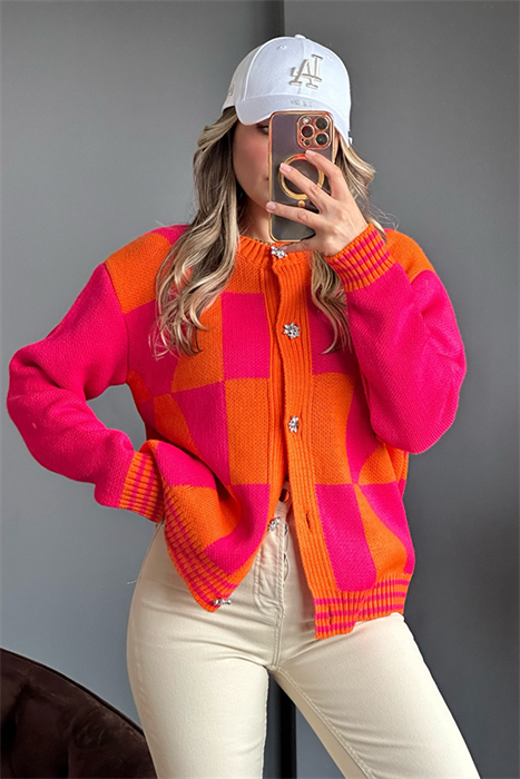 Önü taş düğmeli turuncu pembe renk hırka