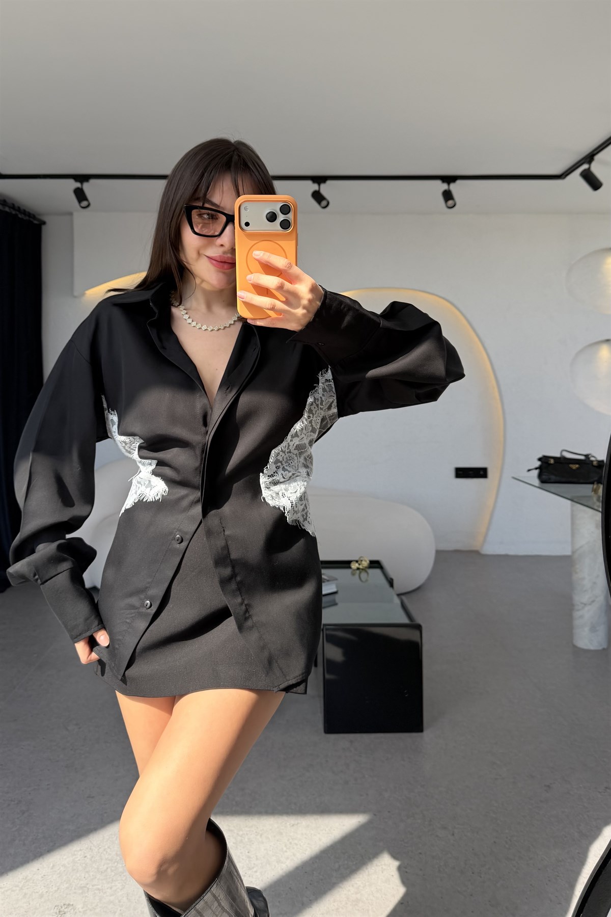 Pella Siyah Dantel Detaylı Bağlamalı Gömlek