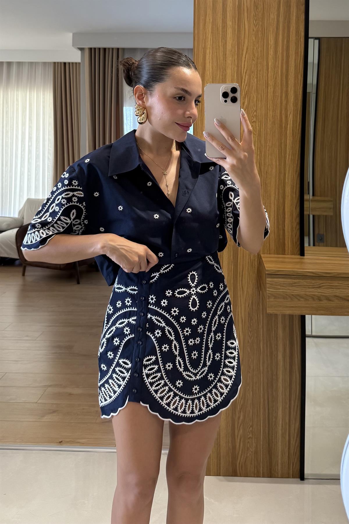 Oriya Nakışlı Lacivert Gömlek