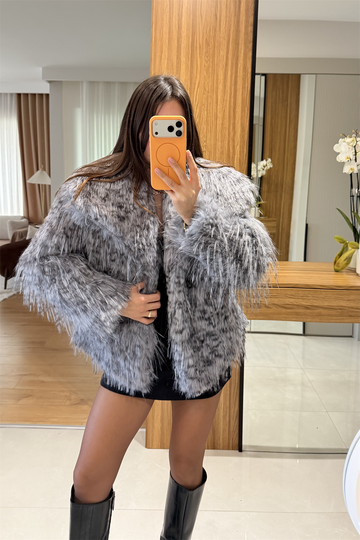 Otis Gri Saçaklı Yakalı Kürk