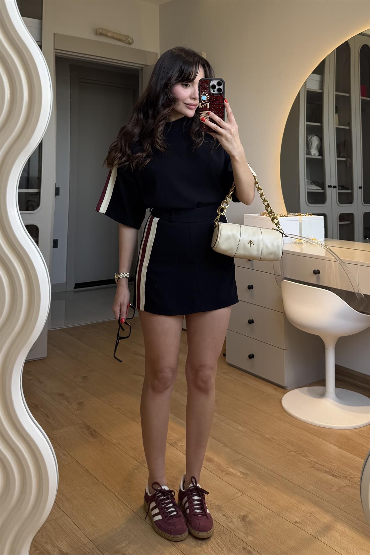 Palmas Siyah Yarım Kollu Şerit Detay Şortlu Premium Takım