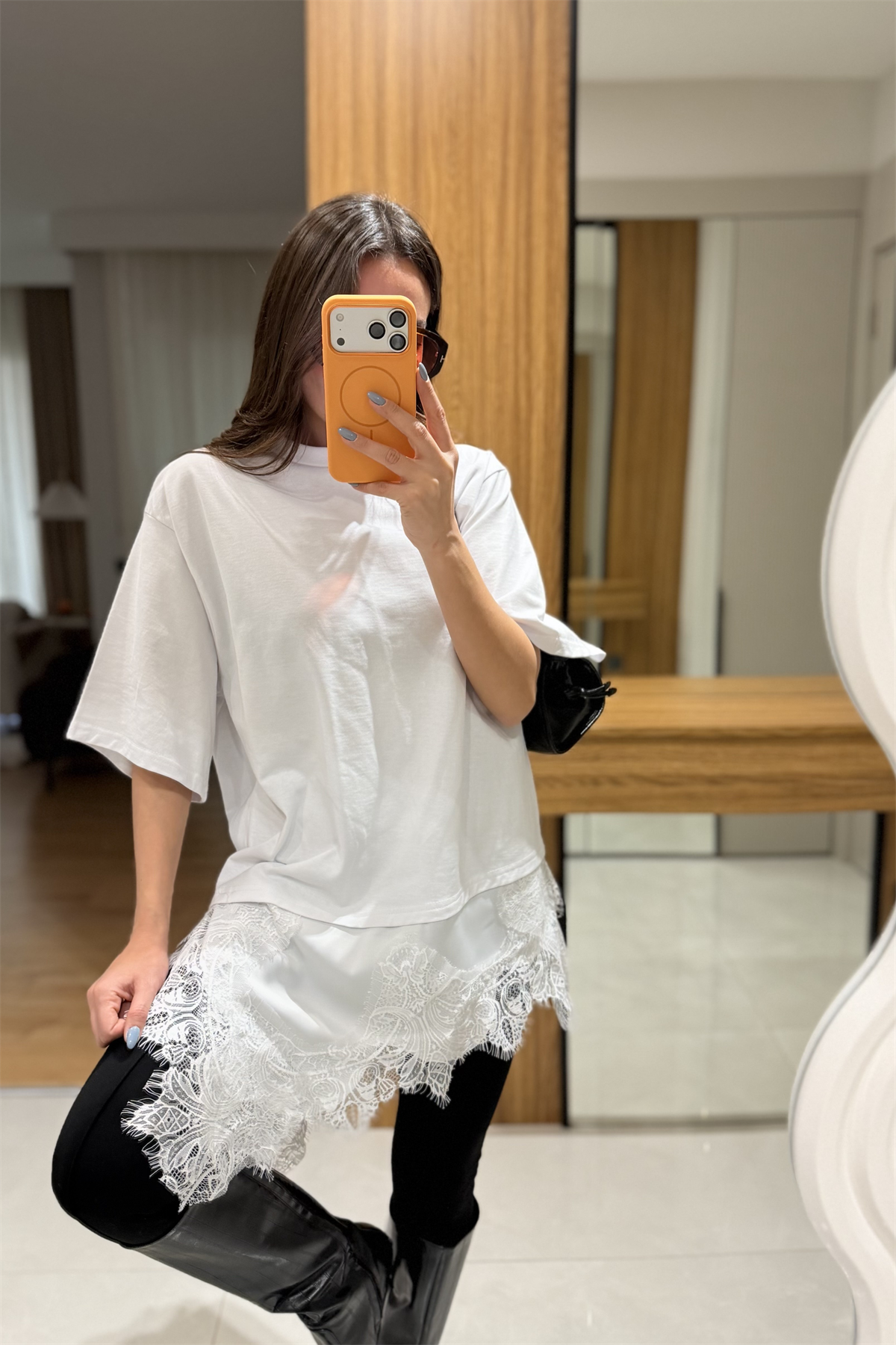 Patrisan Beyaz Dantel Detaylı Tshirt