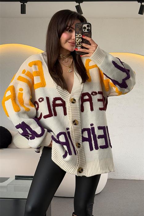 Pearly Renkli Kabartma Yazılı Krem Hırka 