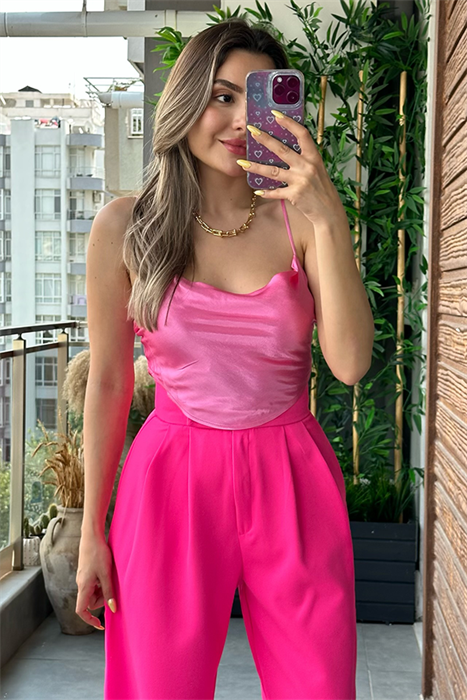 Pembe saten askılı crop top