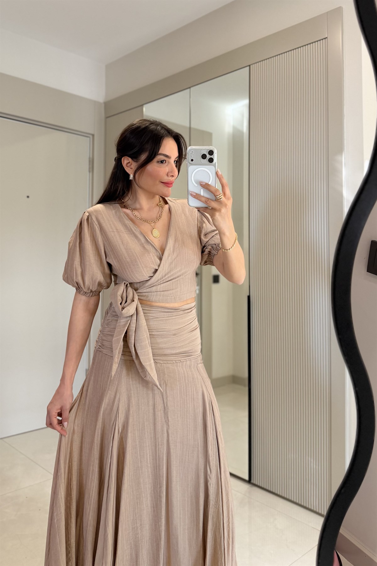 Peria Sütlü Kahve Kruvaze Bluz Drapeli Etek Takım