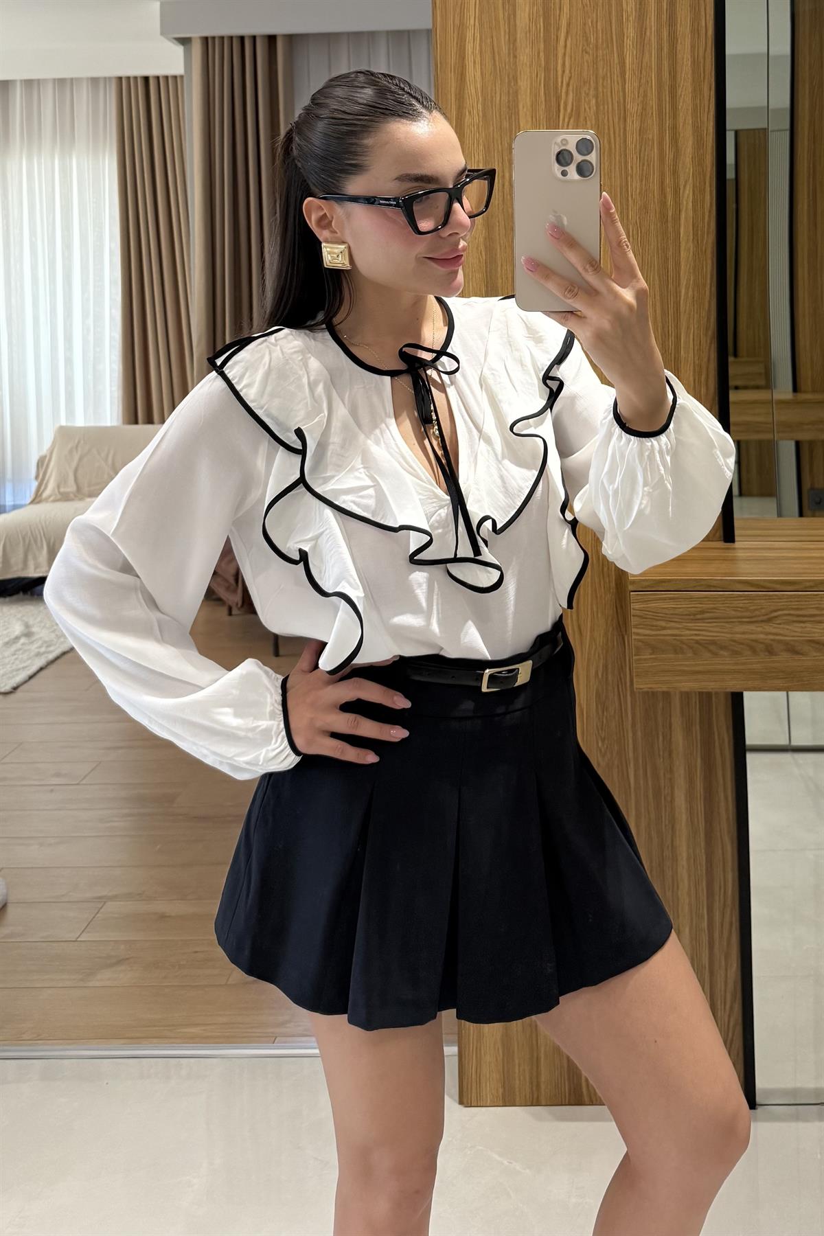 Pevra Fırfırlı Biyeli Gömlek 