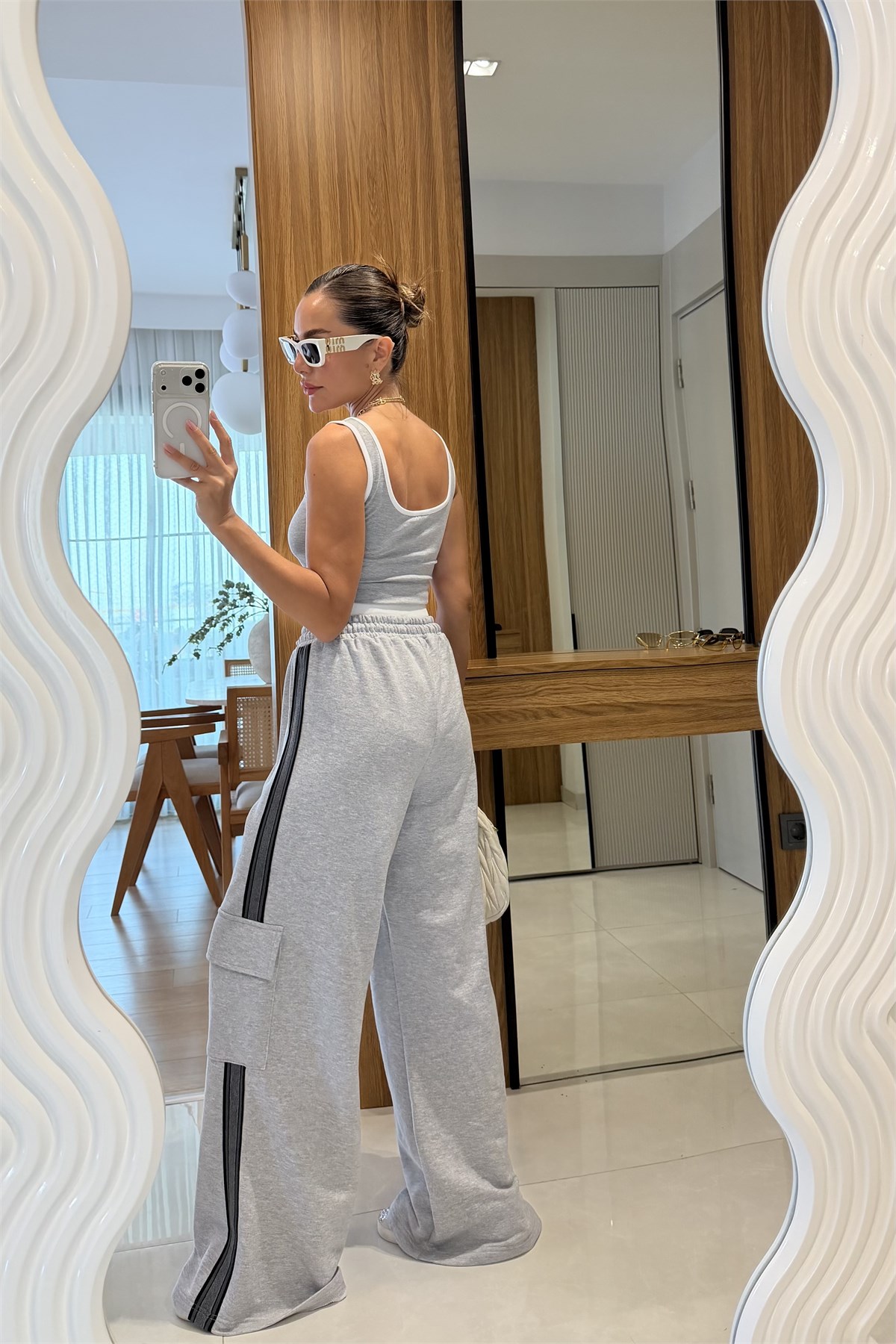 Pierce Yıldız Detaylı Şeritli Pantolon