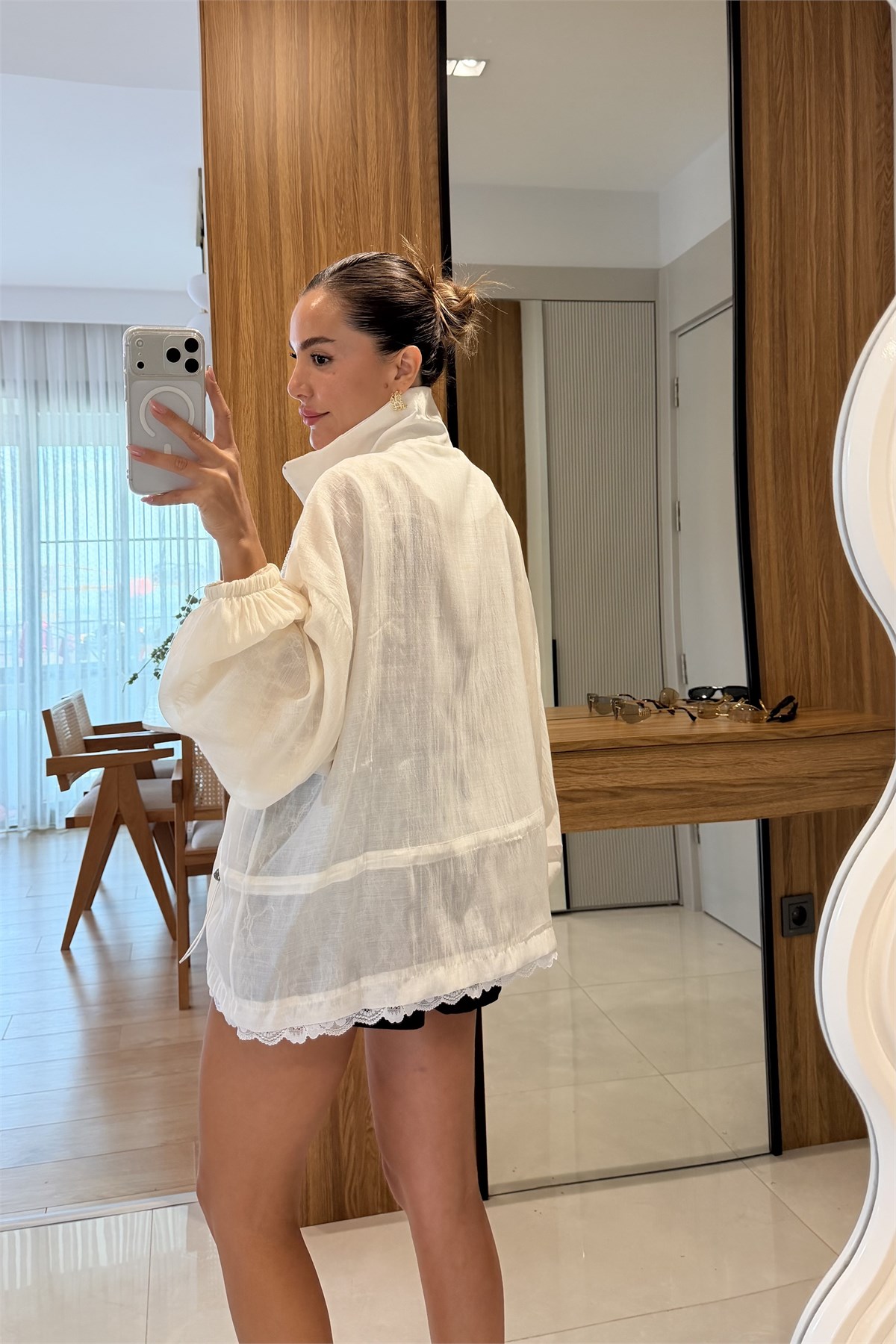 Potenty Ekru Taş İşlemeli Bel Lastikli Transparan Ceket