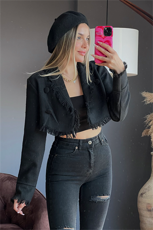 Püskül detaylı siyah crop ceket