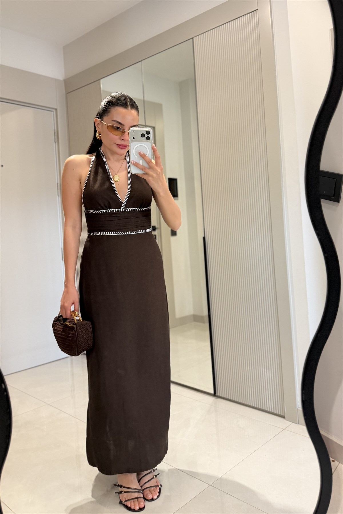Qutina Kahve Boyundan Bağlamalı Keten Elbise