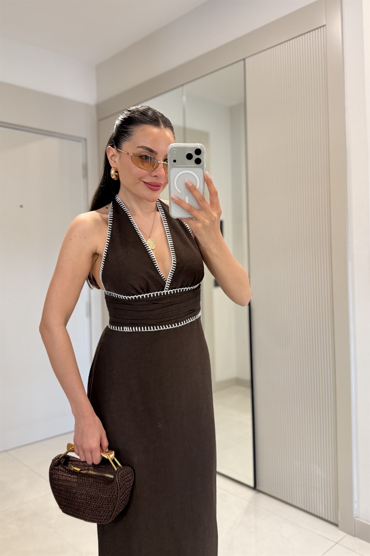 Qutina Kahve Boyundan Bağlamalı Keten Elbise
