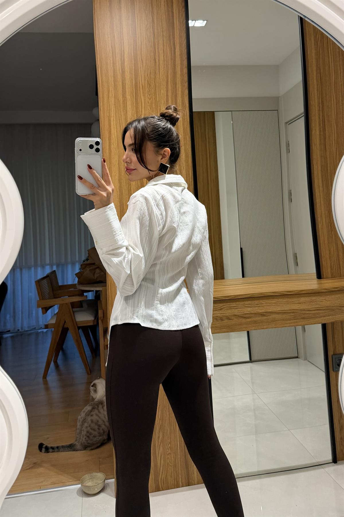Rafus Ekru Belden Oturtmalı Dokulu Gömlek