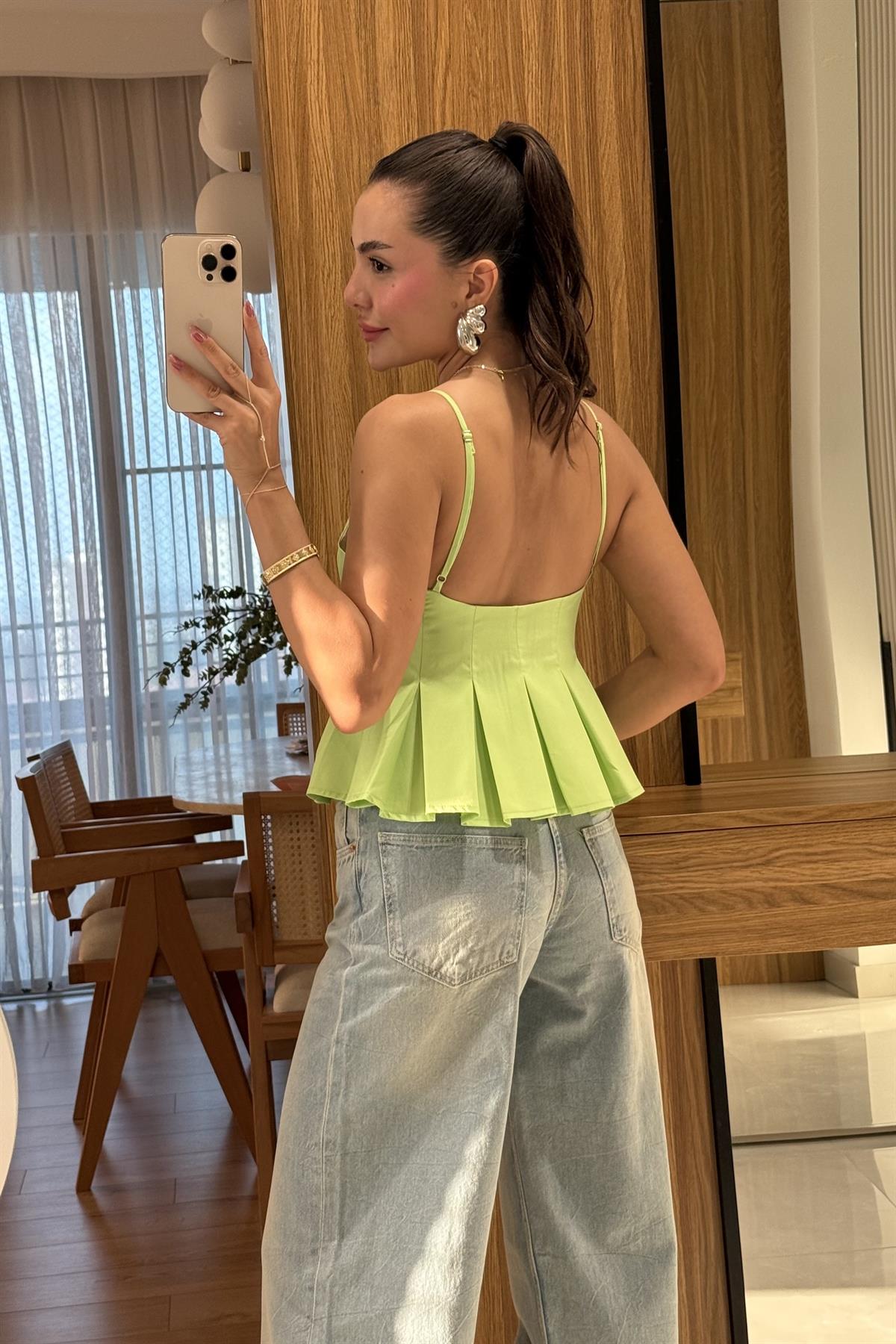 Raylin Lime Poplin Crop