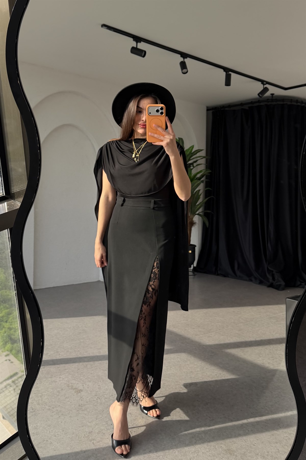 Ribbon Siyah Dantel Yırtmaçlı Maxi Etek