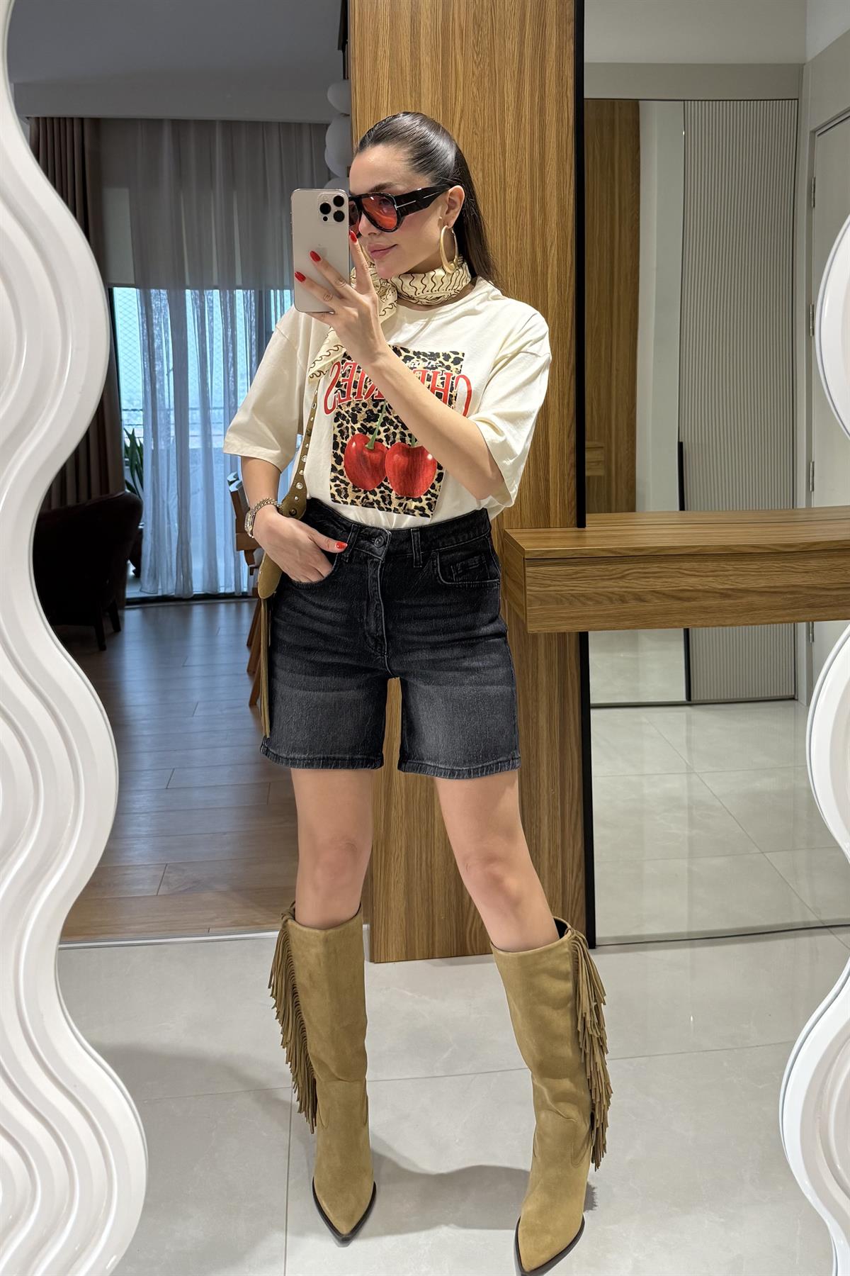 Roberts Siyah Şehir Boy Kot Şort