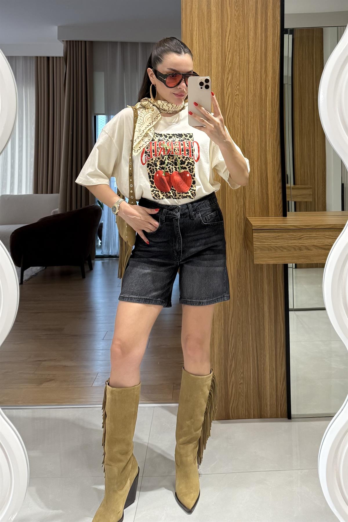 Roberts Siyah Şehir Boy Kot Şort