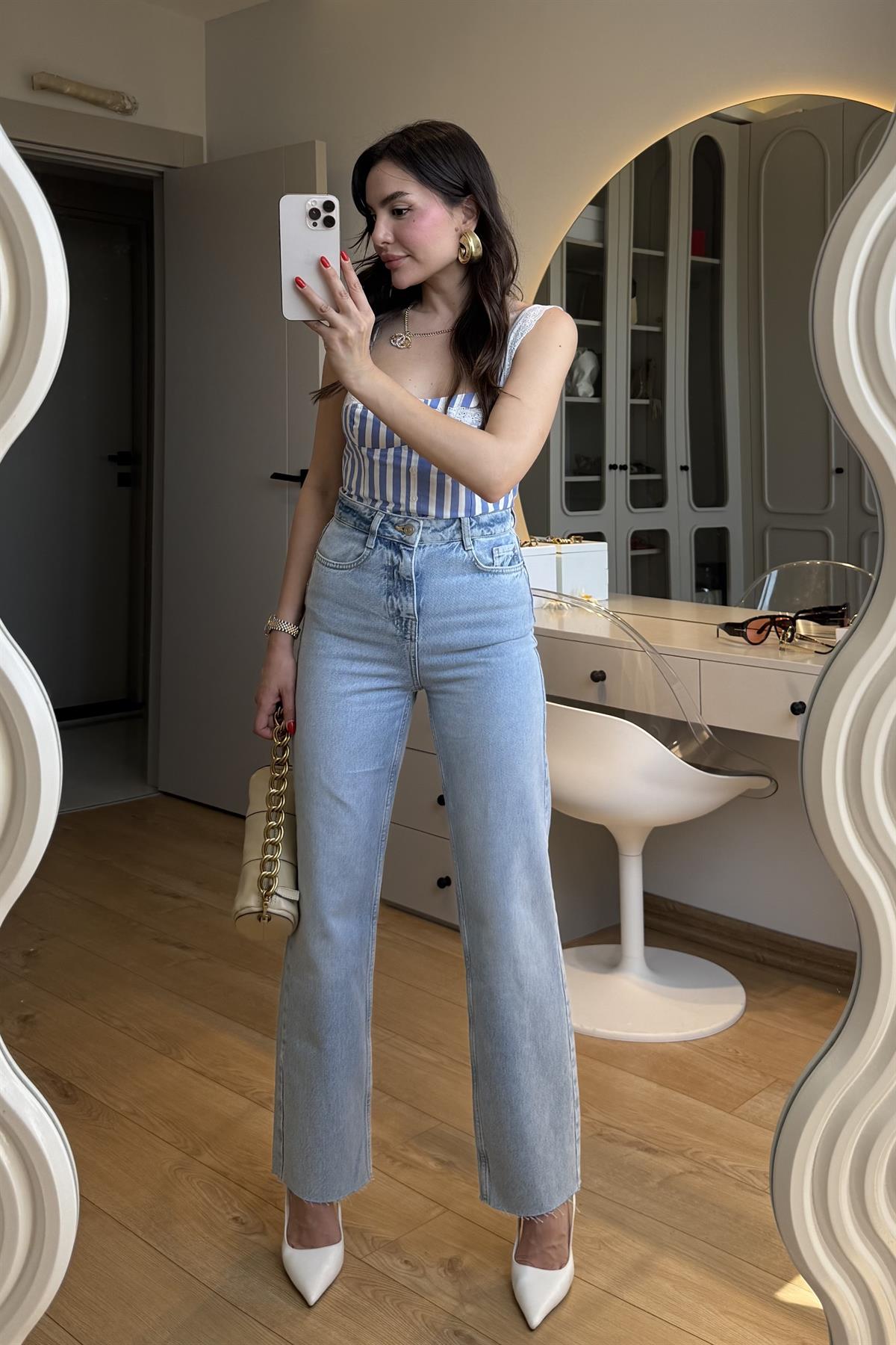 Roney Straight Model Lightblue Jean