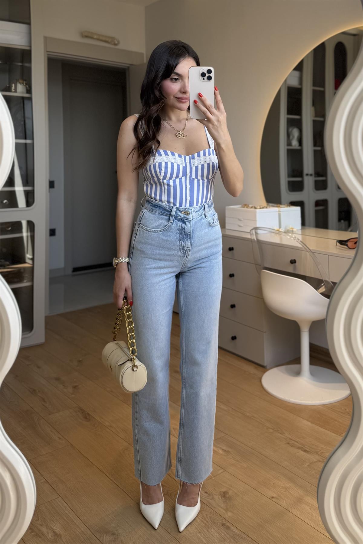 Roney Straight Model Lightblue Jean