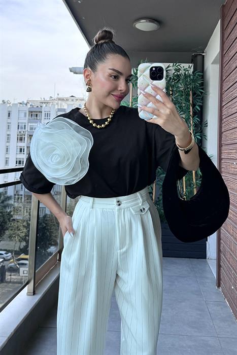 Rosa Gül Broş Detaylı Tshirt Siyah