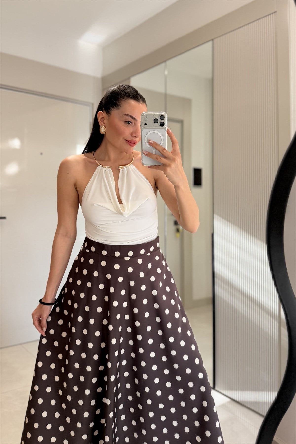 Rosalie Beyaz Kolye Detaylı Bluz