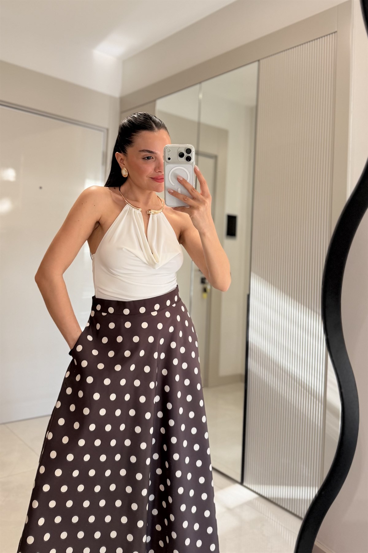 Rosalie Beyaz Kolye Detaylı Bluz