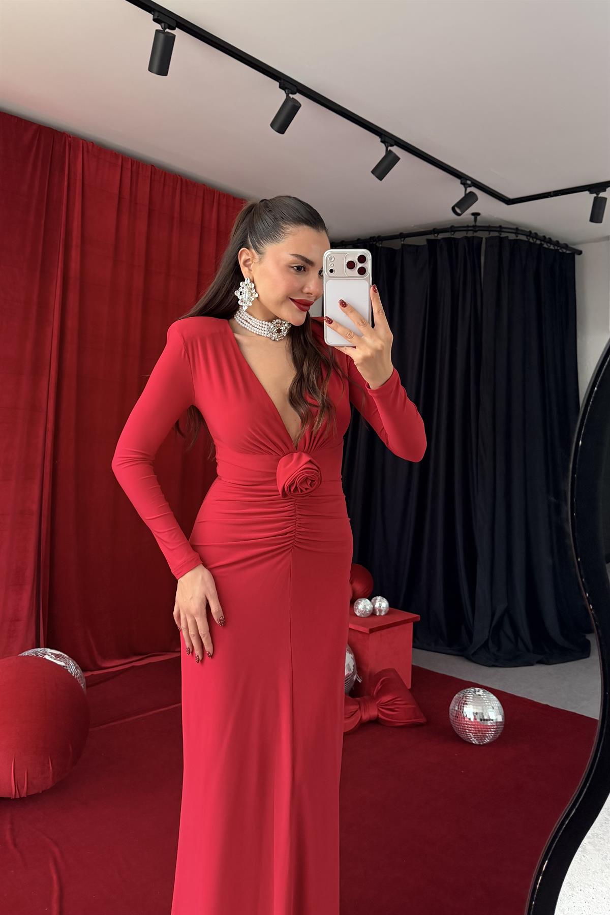 Rosse Kırmızı Gül Detaylı V Yaka Elbise