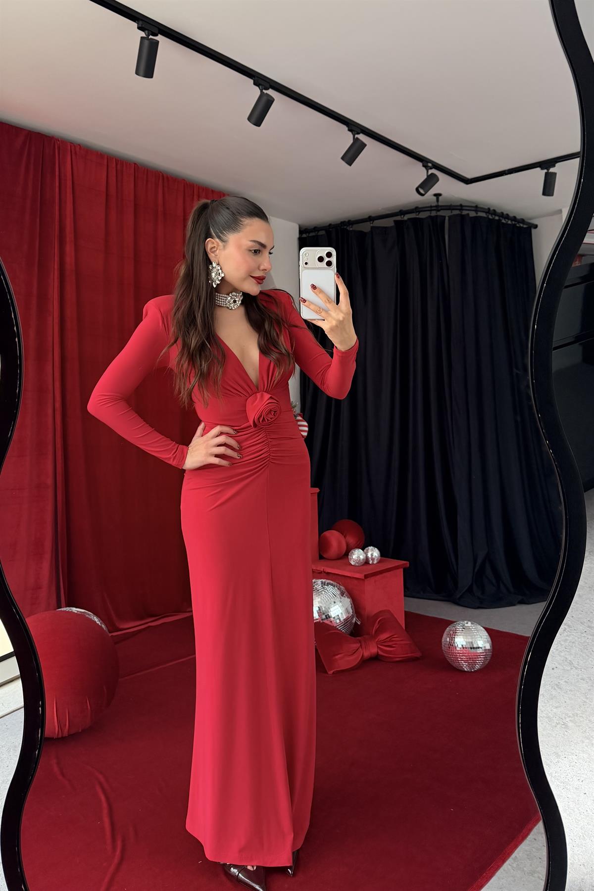 Rosse Kırmızı Gül Detaylı V Yaka Elbise