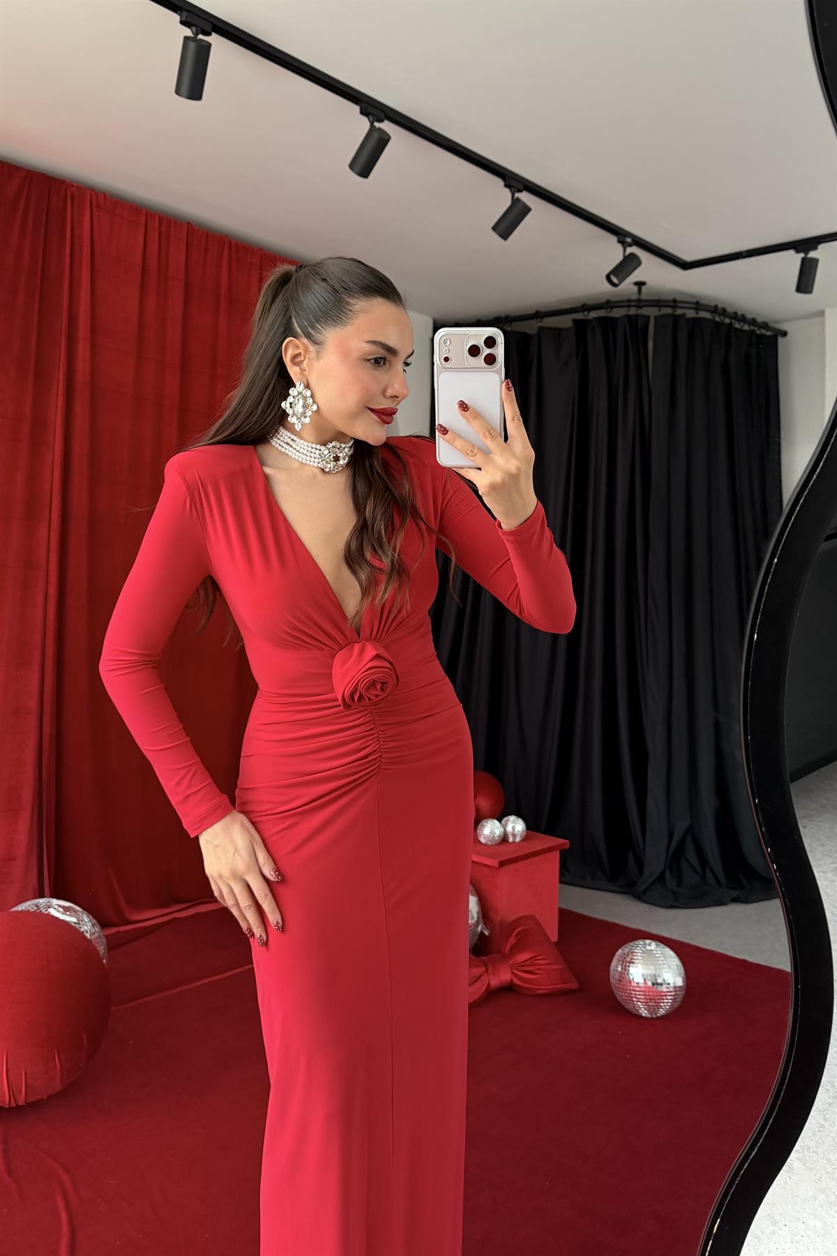 Rosse Kırmızı Gül Detaylı V Yaka Elbise
