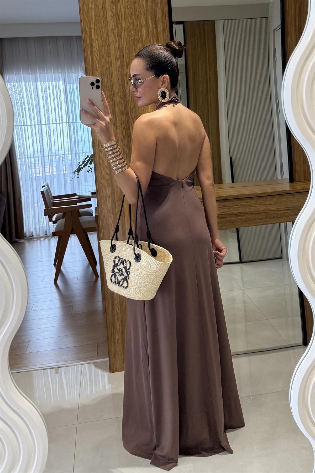 Royal Kahve Boyundan Bağlamalı Maxi Elbise