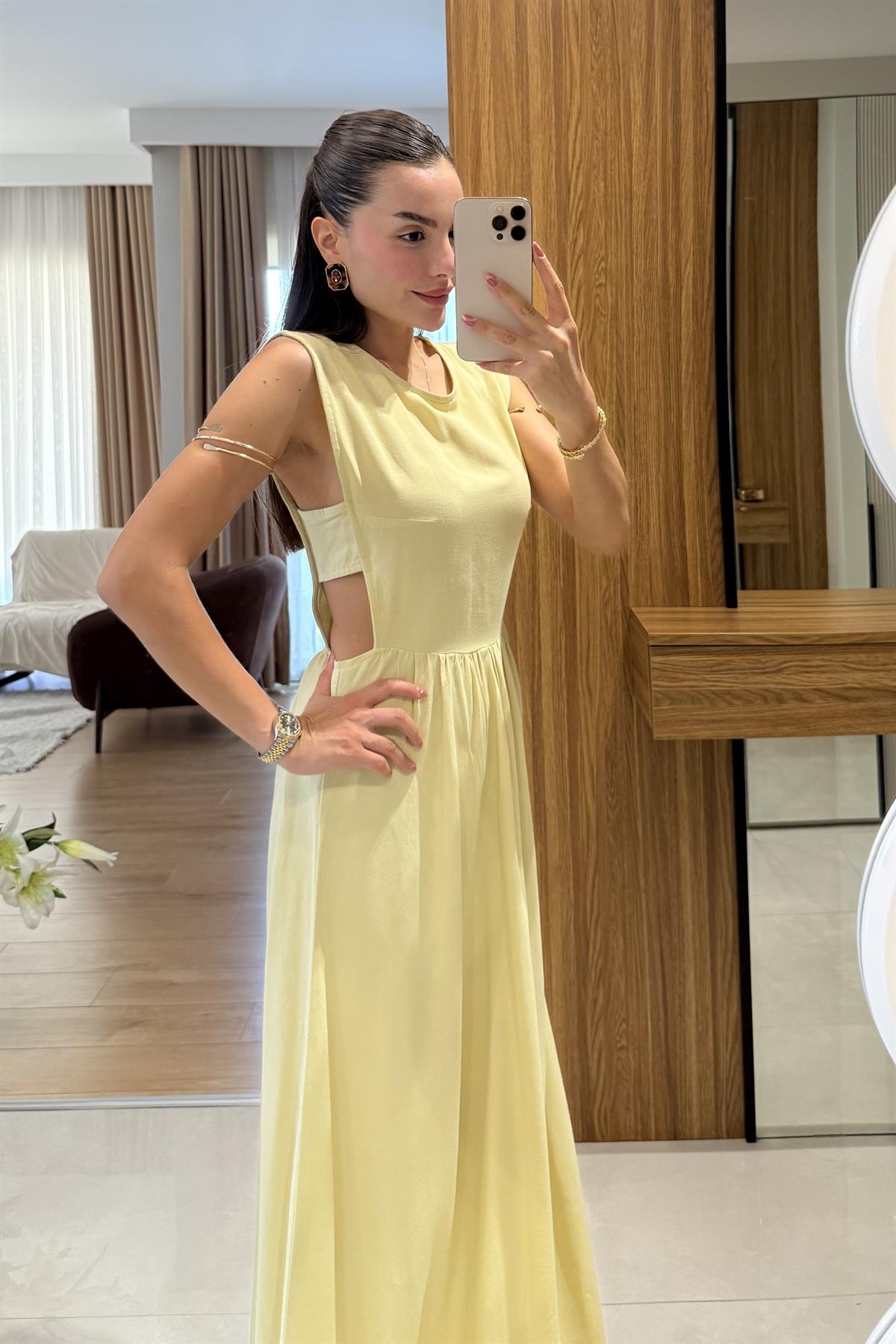 Russia Sarı Yan Dekolteli Keten Elbise