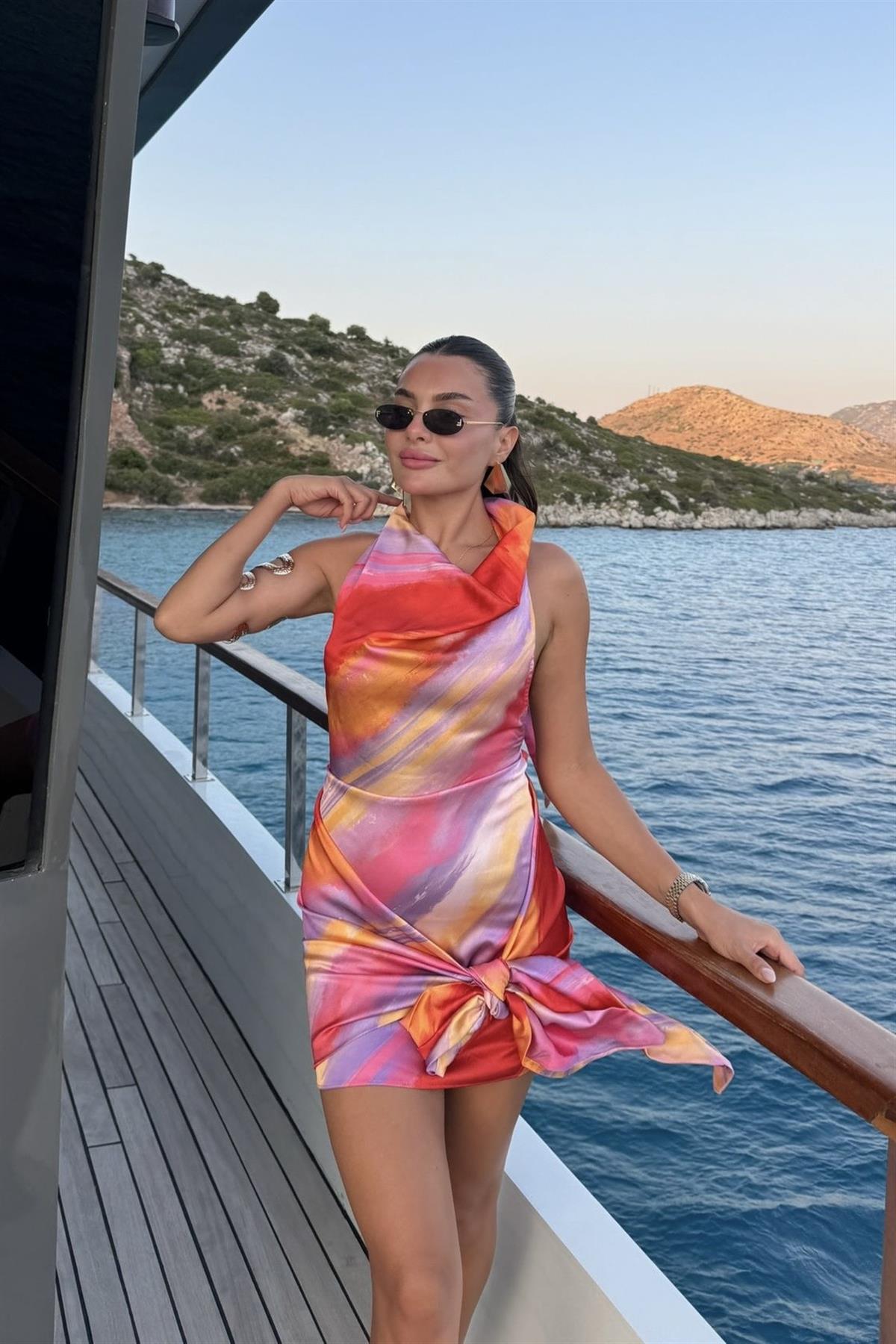 Sabrinas Çok Renkli Bağlamalı Elbise