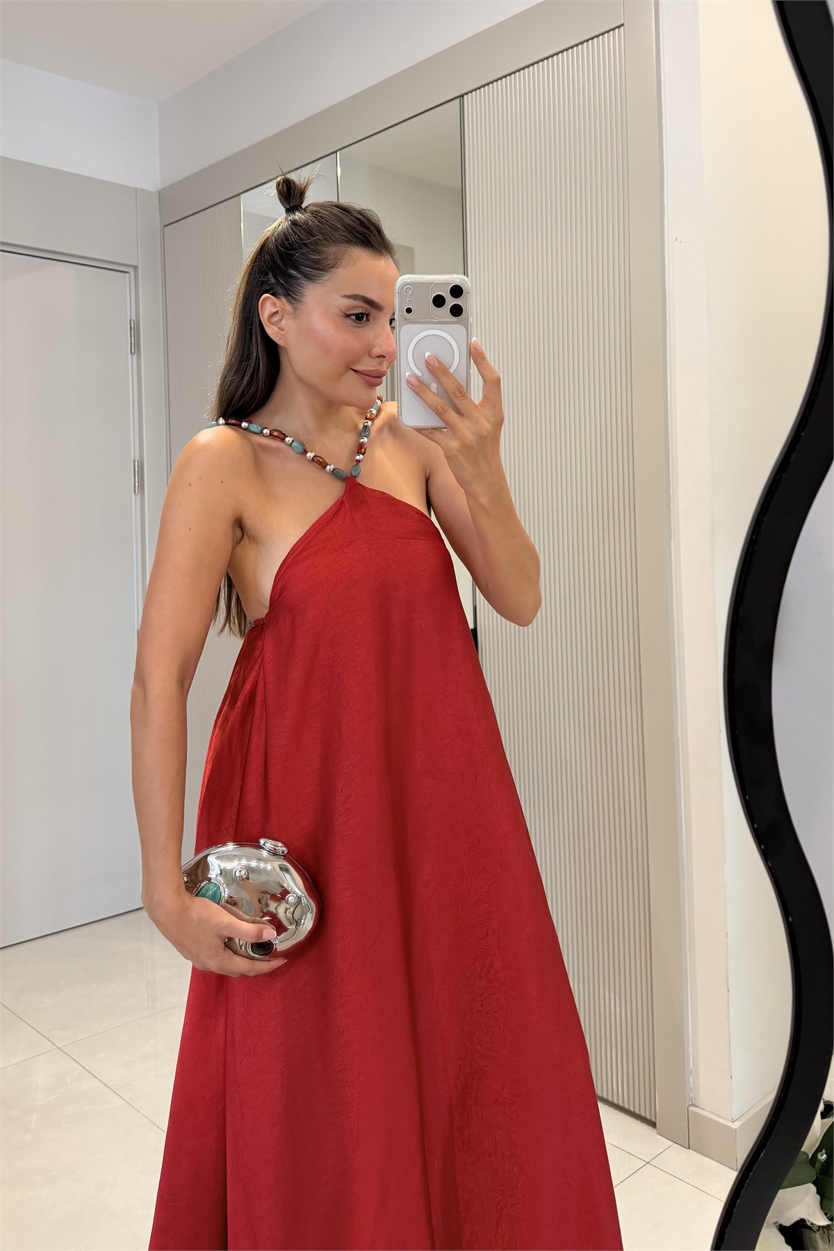 Safira Kırmızı Boncuk Askılı Saten Maxi Elbise
