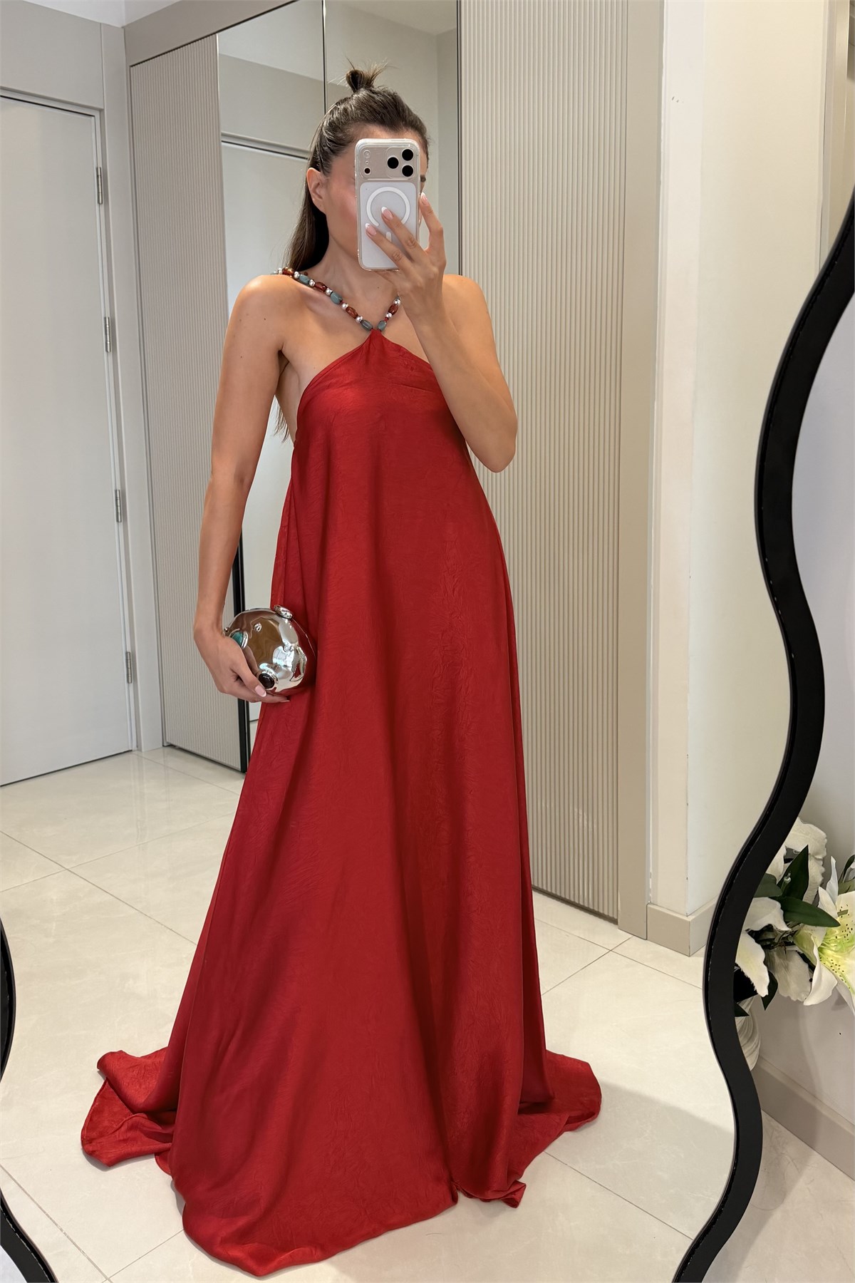 Safira Kırmızı Boncuk Askılı Saten Maxi Elbise
