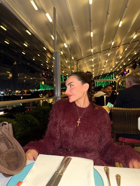 Sakallı bordo kazak