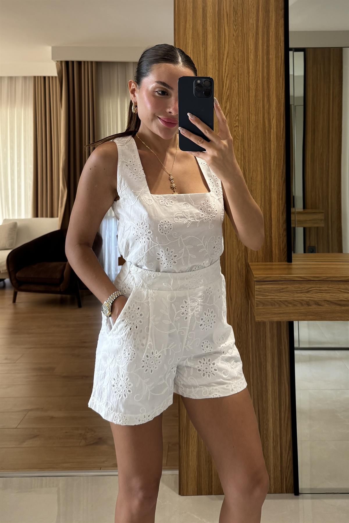 Saminta Beyaz Fisto Detaylı Şortlu Takım