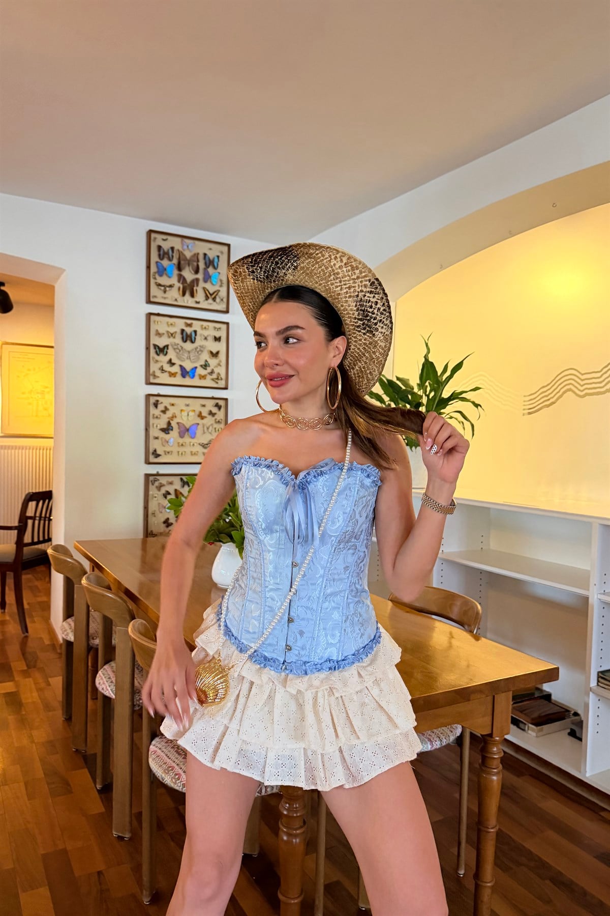 Santa Mavi Dokulu Britli Korse
