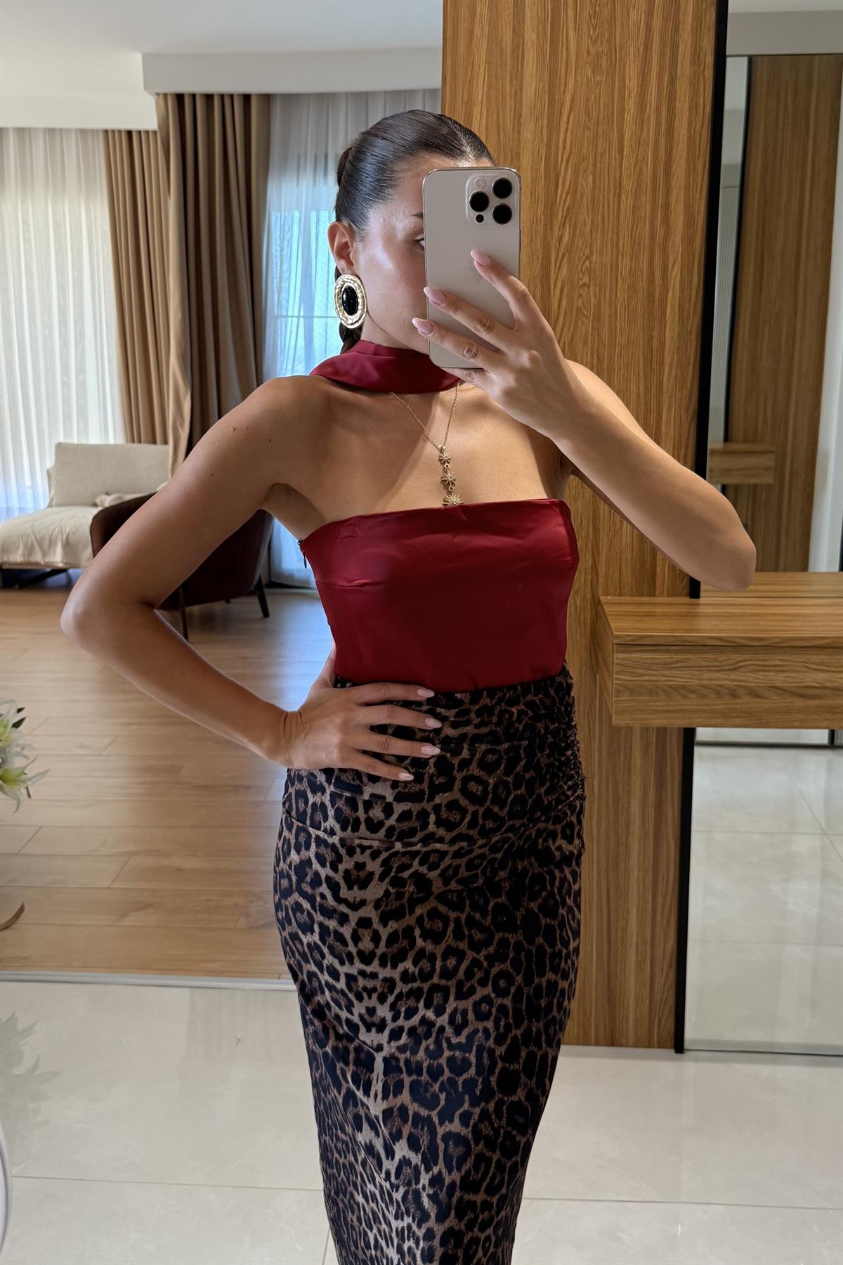 Saphira Kırmızı Saten Şallı Bluz