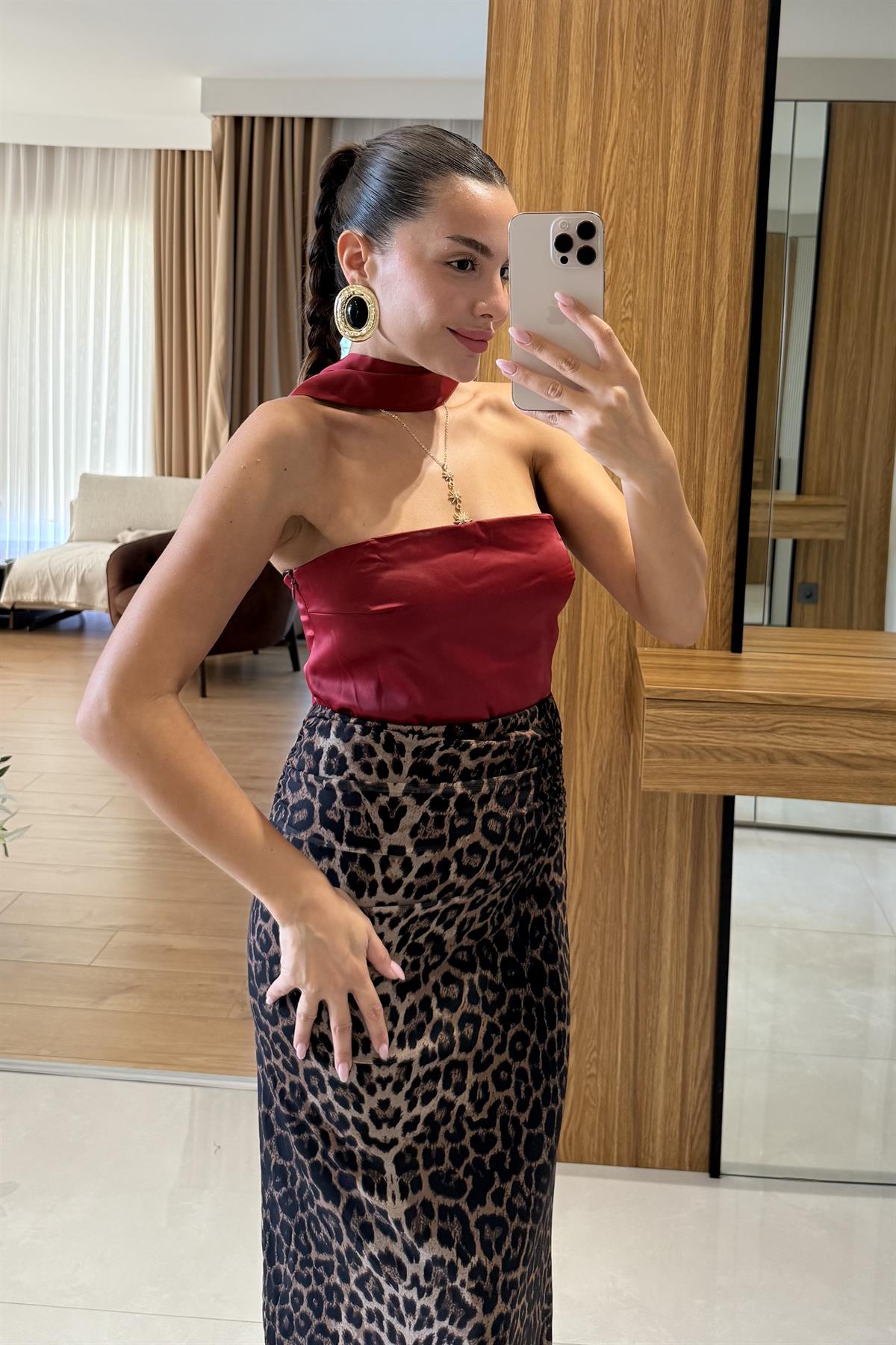 Saphira Kırmızı Saten Şallı Bluz