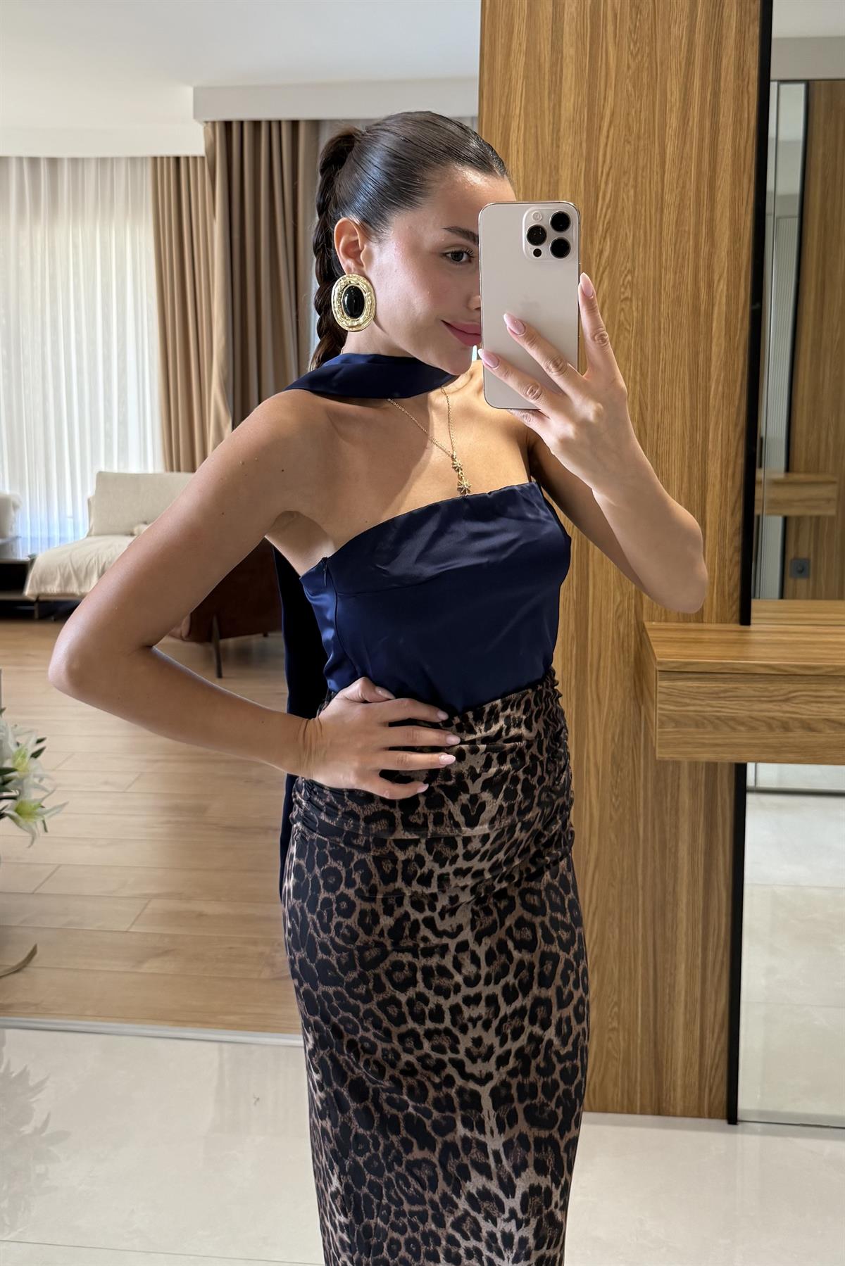 Saphira Lacivert Saten Şallı Bluz